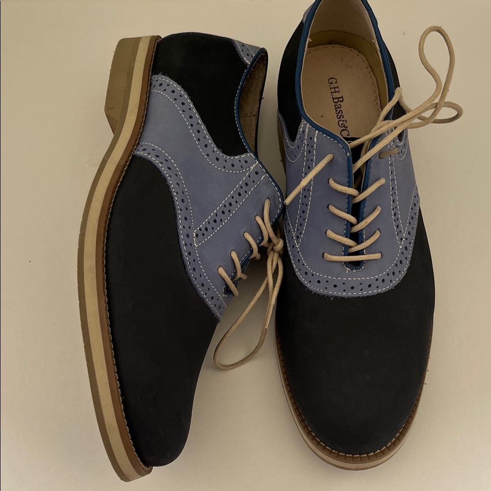 G.H. Bass & Co. Men's Two-Tone Oxford Shoes - Picture 2 of 6